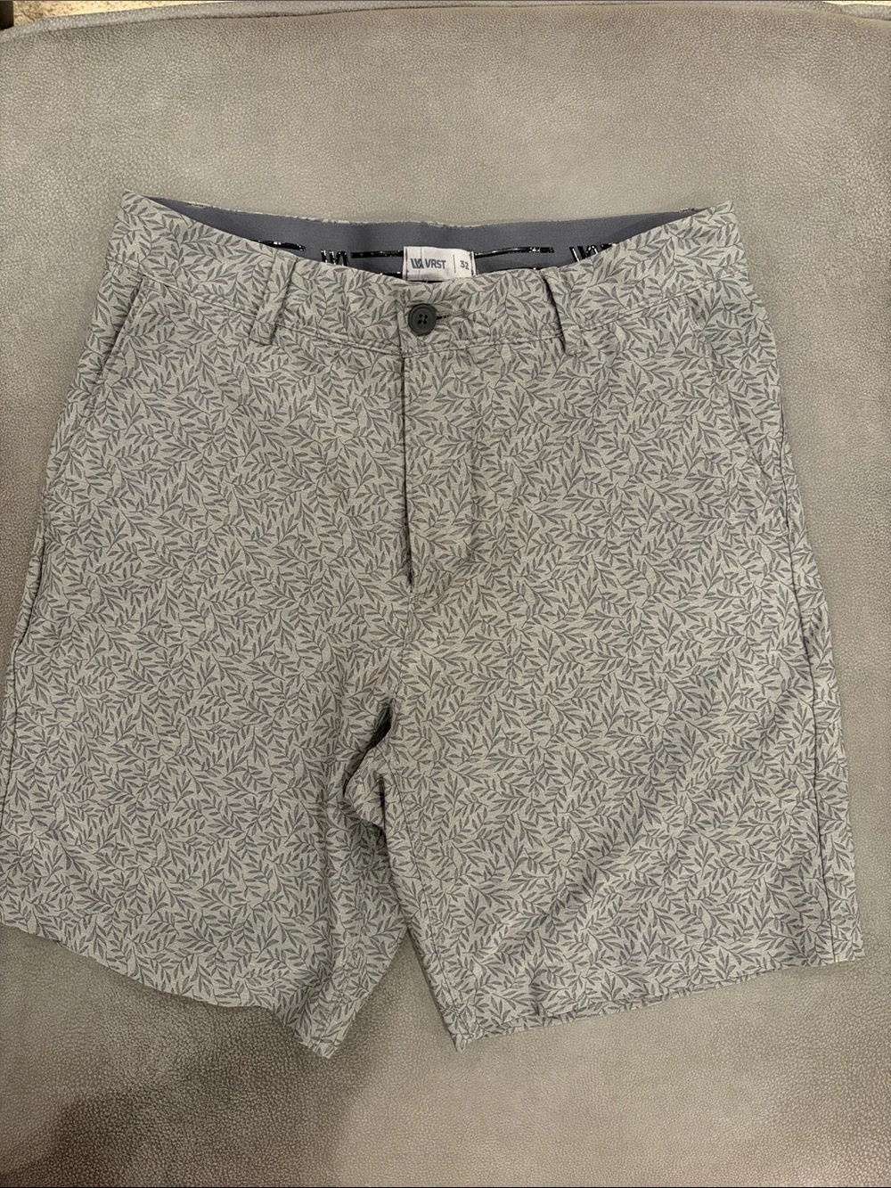 Men's Gray Leaf-Print Flat Front Shorts